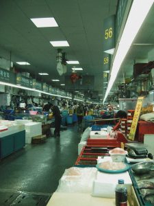a-fish-market-filled-with-lots-of-fish-c43xh-lcqy4